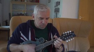 Ortega RMFE40SBK. Tuning a mandolin like a ukulele. Настраиваем мандолину как укулеле.