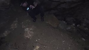 СПУСК В ПЕЩЕРУ.ЗАВАЛИЛО КАМНЯМИ. DESCENT INTO THE CAVE.ALMOST FILLED UP WITH STONES.