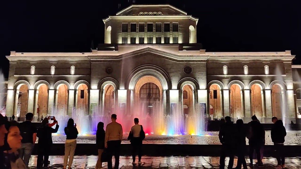 Музыкальный фонтан на площади Республики в Ереване, 3 мая 2023 года смотреть онлайн