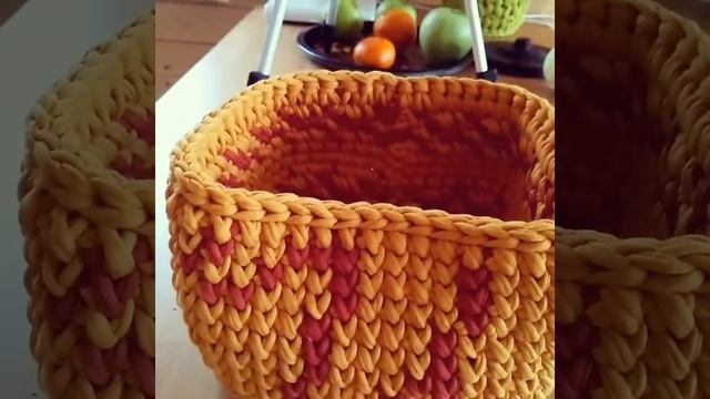 О том, как вязаные корзины держат форму