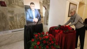 ЖЕНА И СЫН С ТРУДОМ СТОЯЛИ У ГРОБА... Шокирующие фото с похорон Сергея Пускепалиса взорвали сеть!