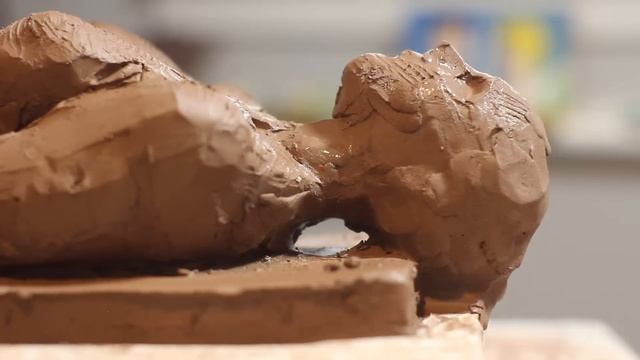 Female figure sculpture without armature in water clay смотреть онлайн