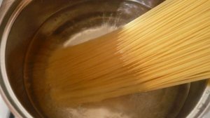 Спагетти с соусом из кабачка