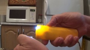 Сила ультразвука отпугиватель для собак проверяем работу при помощи зажигалки.