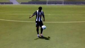 Ronaldinho-freestyle! Fifa 14 ATW,HTW,CROSSOVER...