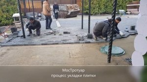 Укладка тротуарной плитки на готовые бетонные основания | Процесс