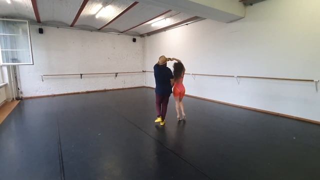 BACHATA MODERN FUSION TANZKURS IN BERLIN MIT AILTON SILVA смотреть онлайн