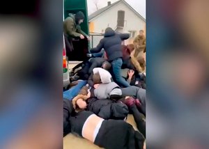 На границе с Румынией задержали большую группу украинских мужчин-уклонистов  / События на ТВЦ