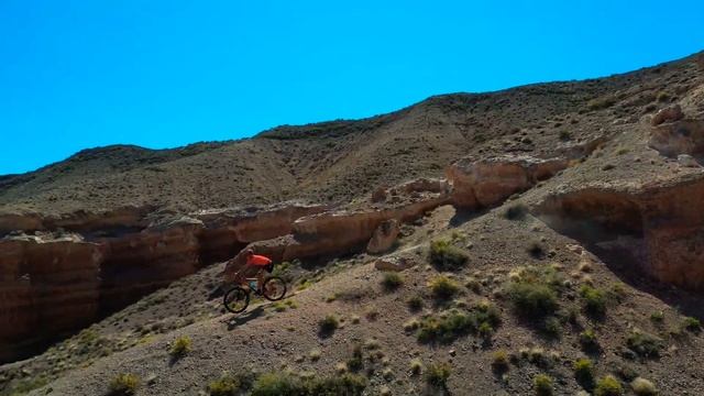 Чарынский каньон, Казахстан, катание на велосипеде смотреть онлайн