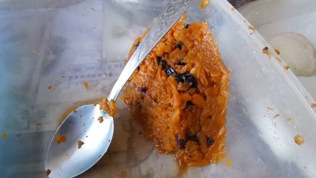 Готовим пирожки с луком и яйцом, с морковью и изюмом смотреть онлайн