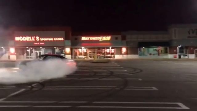 Mercedes Benz E63 AMG 2007 Burnout Reniboyz смотреть онлайн