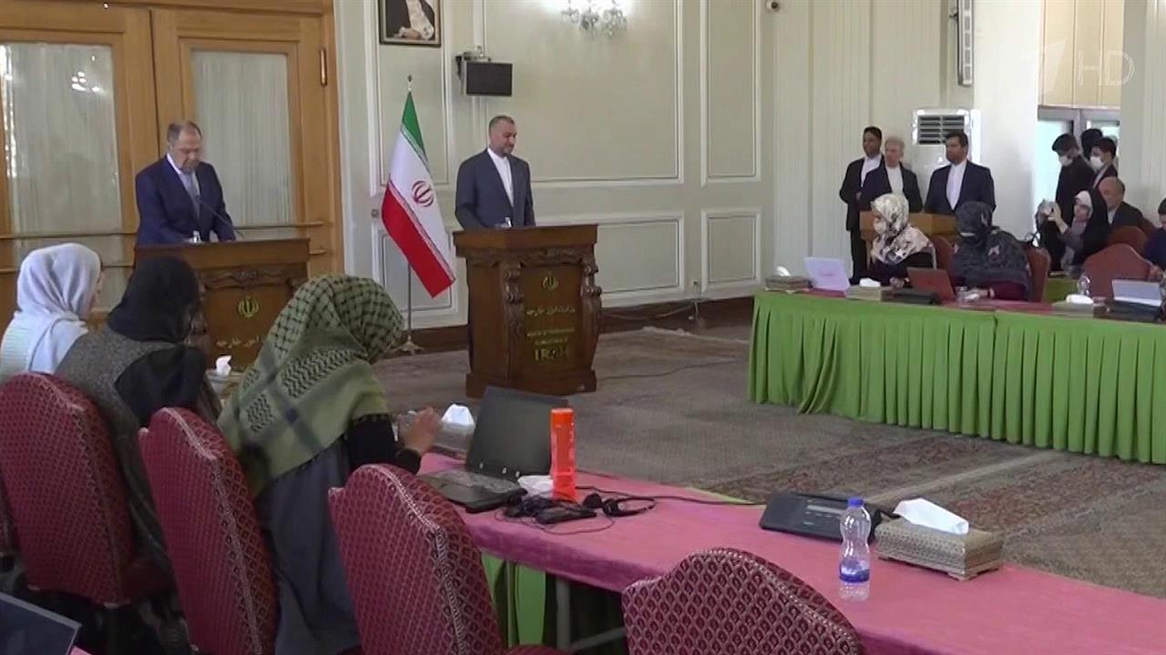 В Тегеране укрепление экономического сотрудничества обсудили главы МИД России и Ирана