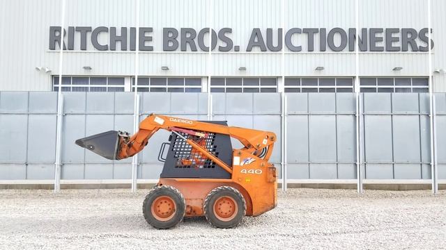 Skid Steer Loader for sale- 2005 Daewoo 440Plus | Ritchie Bros Ocaña, ESP, 31/03/2022 смотреть онлайн