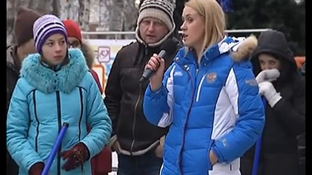 В Липецке начали играть в керлинг под открытым небом смотреть онлайн