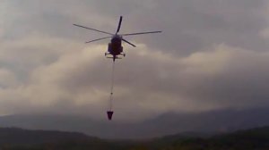 пожар на горе Караул-кая в Крыму. Вертолет тушит пожар.