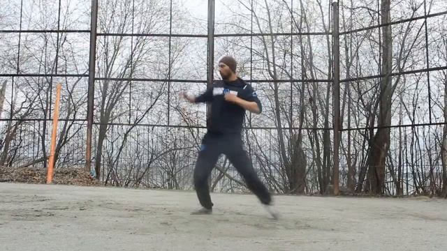 Удары ногами в прыжке смотреть онлайн