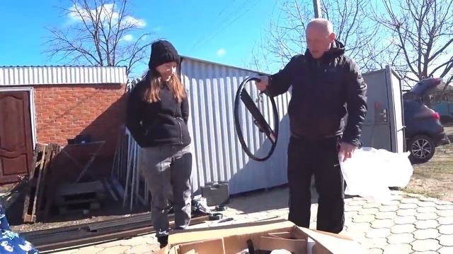 ПЕРЕЕХАЛИ НА ЮГ. ВЕСЕЛО ОТМЕЧАЕМ ДЕНЬ РОЖДЕНИЯ МИХАЛЫЧА. ПОДАРКИ ОТ ДЕТЕЙ. ч. 1 смотреть онлайн