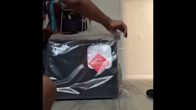 [Unboxing] Fender Mustang LT25 25W 1x8 Guitar Combo Amp Black смотреть онлайн