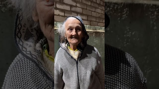 ВСТРЕТИЛ 82 ЛЕТНЮЮ БАБУШКУ КОТОРАЯ ШЛА В МАГАЗИН БЕЗ ДЕНЕГ / ПРОСТО ПОСМОТРЕТЬ смотреть онлайн