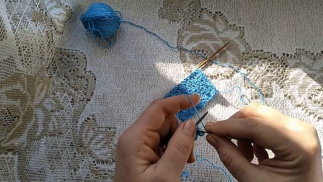 Симпатичный и простой узор спицами.  Подобрала для летней блузки из хлопковой пряжи.