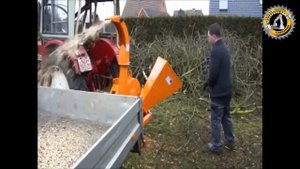 Дробилка древесины с регулирующей подставкай BX42S в работе