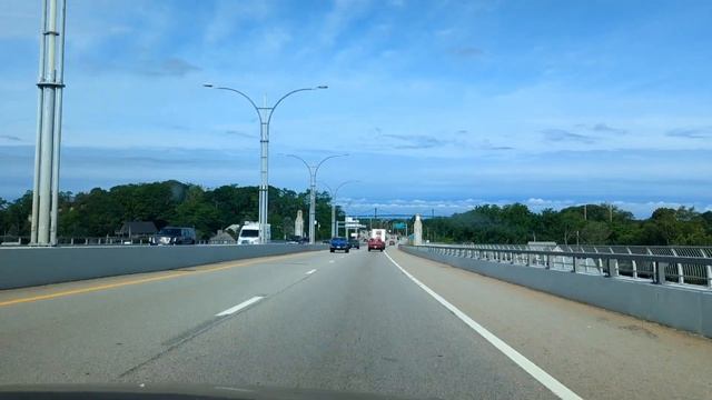 พาชมเส้นทางไฮเวย์ Newport, RL เมียฝรั่ง คนไทยในอเมริกา พาเที่ยว พิพิธภัณฑ์ในอเมริกา ชมรถสปอร์ตหรู смотреть онлайн