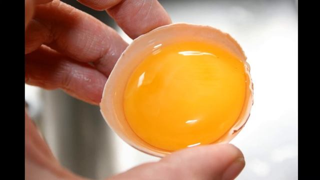 КАК ИСПОЛЬЗОВАТЬ 2 ЯЙЦА ДЛЯ ПОЛНОГО ИСЧЕЗНОВЕНИЯ БОЛИ В КОЛЕНИ И РЕМОНТА СУСТАВОВ смотреть онлайн