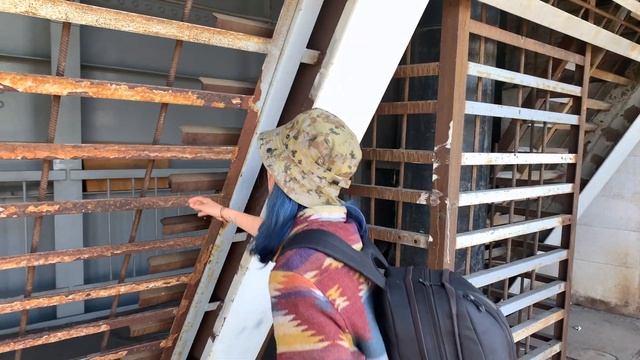 ОМСКОЕ МЕТРО И МОГИЛА ЕГОРА ЛЕТОВА / ПРОБЛЕМЫ АВТОСТОПА В СИБИРИ смотреть онлайн