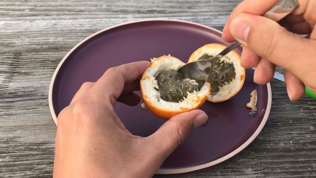 Granadilla [Passiflora ligularis]
