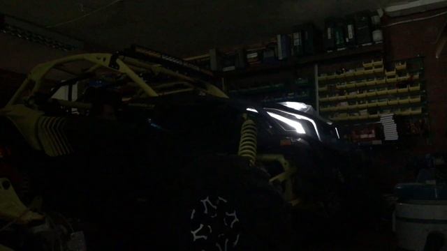 BRP Can-Am Maverick X3 Turbo R X-MR - Светодиодная балка Rigid Industries в действии смотреть онлайн