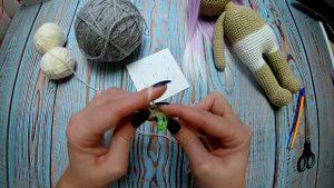 Одежда кукле. Вязанье спицами комбинезона  для куклы. Мастер класс