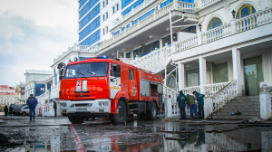Непогода в Севастополе: более суток сотрудники МЧС работают над устранением последствий стихии