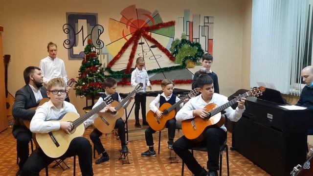 Мексиканская народная песня - «Скамеечка» (ансамбль «Вдохновение», 1-4 класс, Жостовская СДШИ)