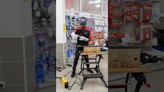 Сварка аппаратом сварочным бестрансформаторным RedVerg RD-WM 185MINI смотреть онлайн