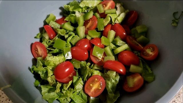 Firsts in the Garden! | Lettuce harvest, sweet pea, phlox, thyme in bloom смотреть онлайн