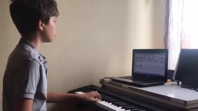 Семён (особенный ребёнок). "Чей ты?" в ми миноре, наизусть левой рукой с сольфеджированием. смотреть онлайн