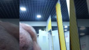 Обзор мужской раздевалки в новых,свежих трусах???