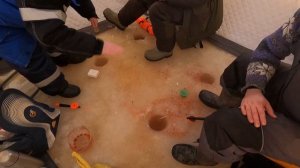 Рыбалка в деревне Лахта. Ловим рыбу с родителями в палатке на Ладожском озере.