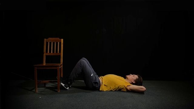 Задняя поверхность бедра дома, на стуле смотреть онлайн