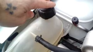 Разарвало бачок расширительный на Ларгусе