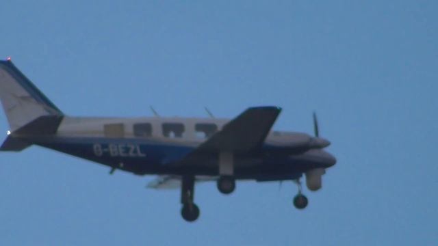 G BEZL Camera on 2 Excel Aviation Piper PA31 lands Cambridge UK 1mar2021 435p camera fitted смотреть онлайн