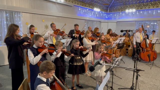 ПРИДИТЕ К МЛАДЕНЦУ / струнный оркестр смотреть онлайн