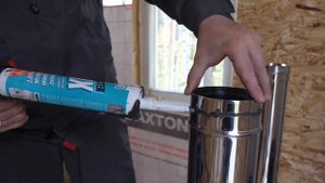 Установили отопительную печь в доме на дереве // Подробно показываем монтаж печи и дымохода