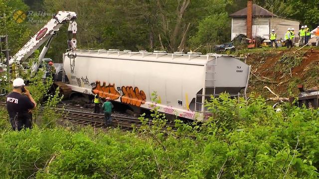 BIG Derailment Near Front Royal Virginia - I-66 Norfolk Southern Freight Train 12R Linden VA смотреть онлайн