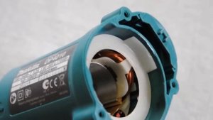 Дрель Makita DP4010. Разборка и обзор. С субтитрами. With subs.