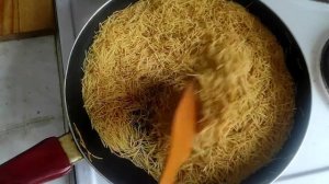 Жареная лапша с мясом. Плов из вермишели. Паутинка
