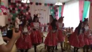 Крутой танец воспитателей на выпускном.