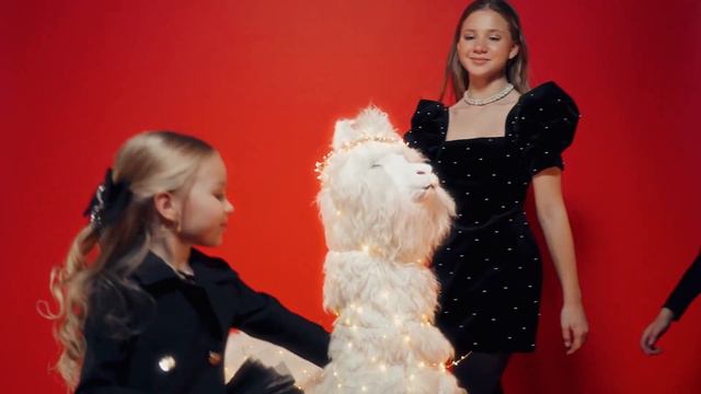 Варя Шилина, Дарья Бондаренко и Алина Све - Новый год с новой строчки. (С новым годом) смотреть онлайн