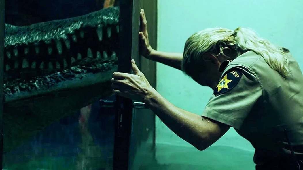 Вышедшая из берегов река приносит в город огромных аллигаторов! смотреть онлайн