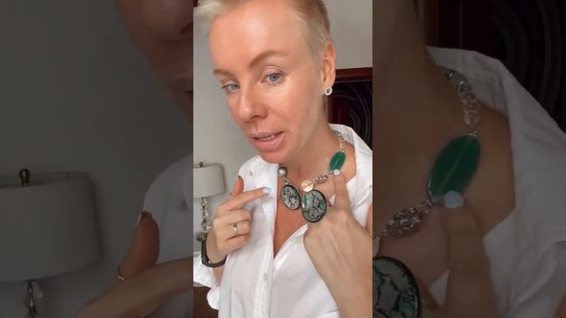 Украшения с королевским профилем в изумрудном цвете. PJ MURANO